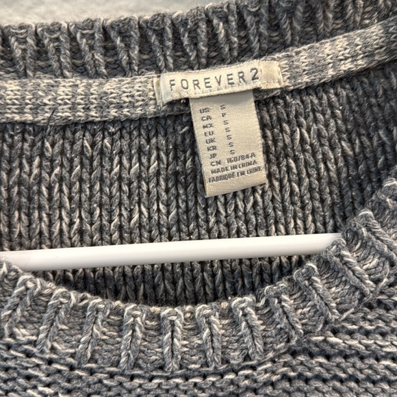 Forever21 Grey crew marbled sweater - Picture 2 of 4